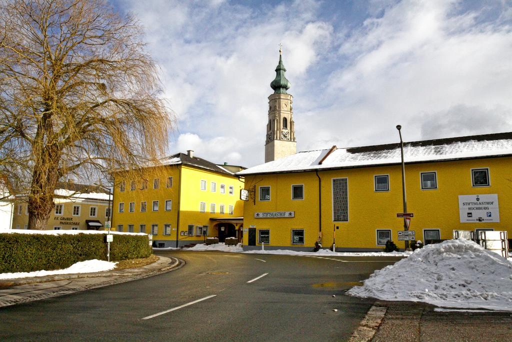 Отель Stiftsgasthof Hochburg Экстерьер фото